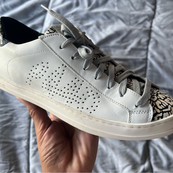 P448 John low top sneaker like new women’s 8.5 - Picture 3 of 9